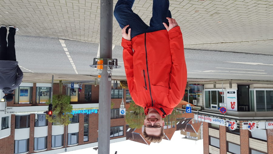 Das Bild zeigt den SPD-Ortsvereinsvorsitzenden links neben den Pfandringen.